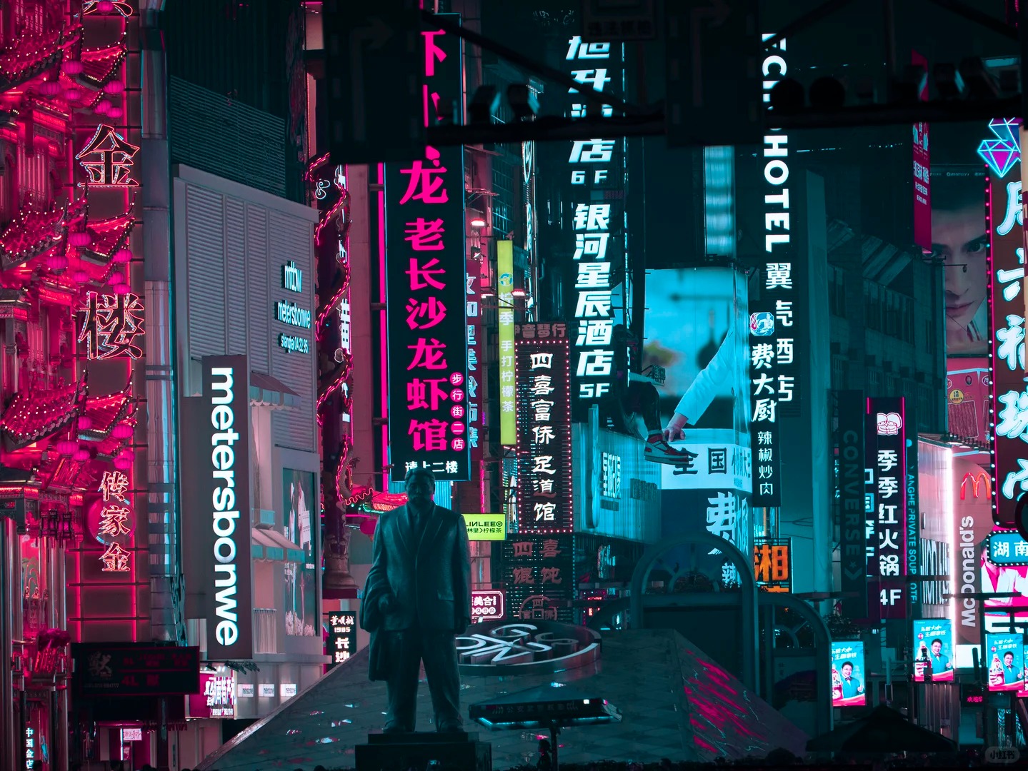 How many lively streets have you been to at 2am?